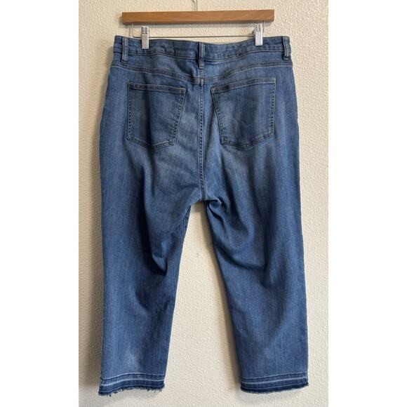 CHAPS Women’s Size 16 Denim Stretch Jeans Madden Capris Cropped Summer Raw Hem - Picture 2 of 12